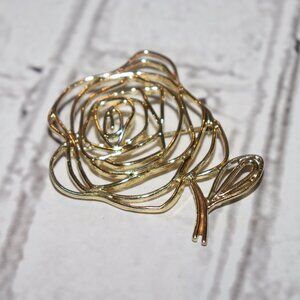 Beautiful large gold flower brooch 2.5"